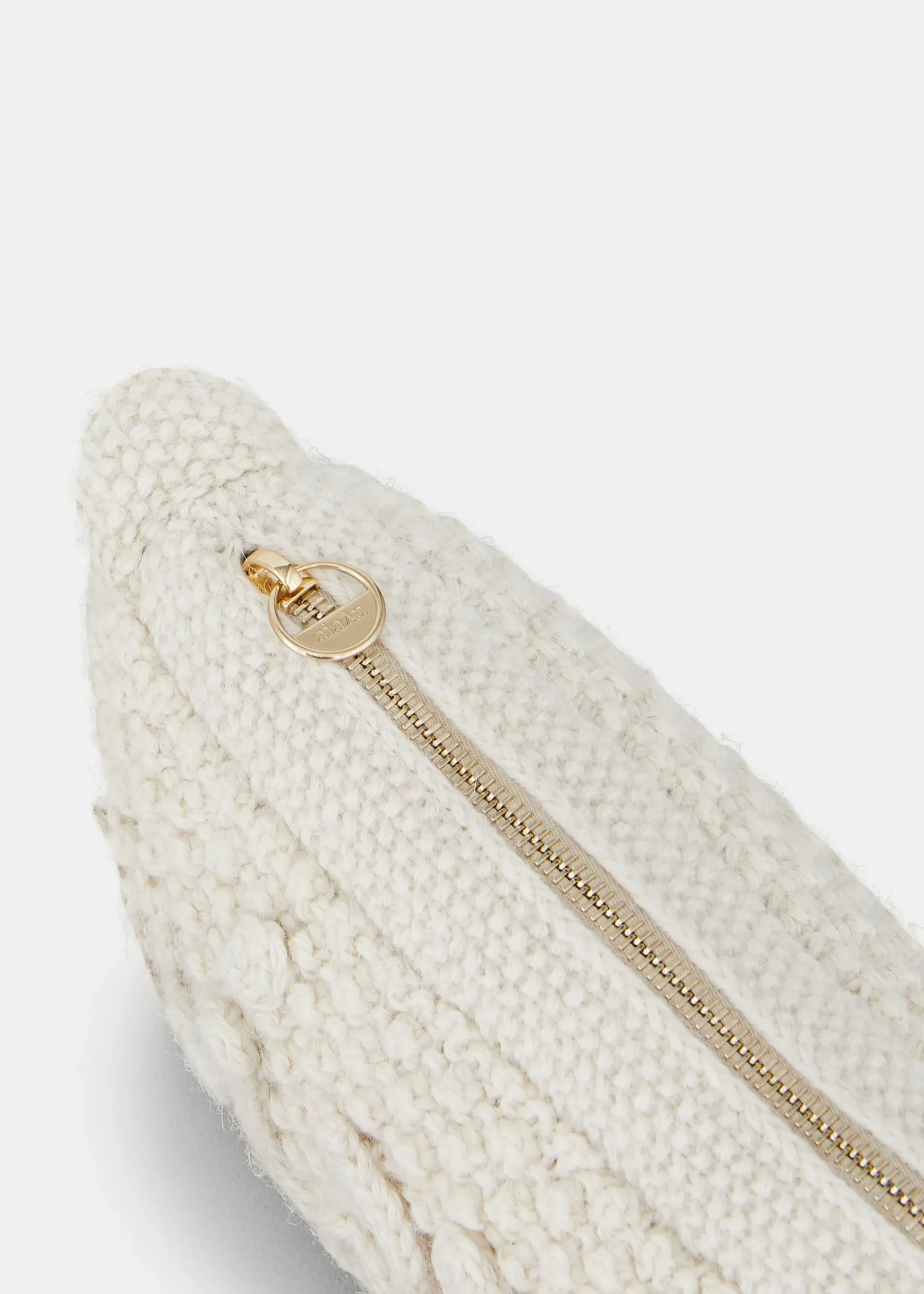 Helen aiayu clutch