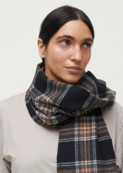 Kaya wool scarf