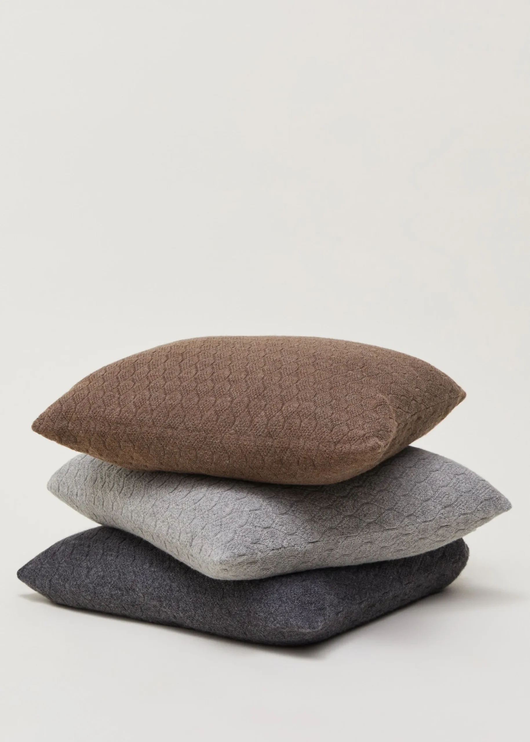 Raul llama wool pillow - 50x50