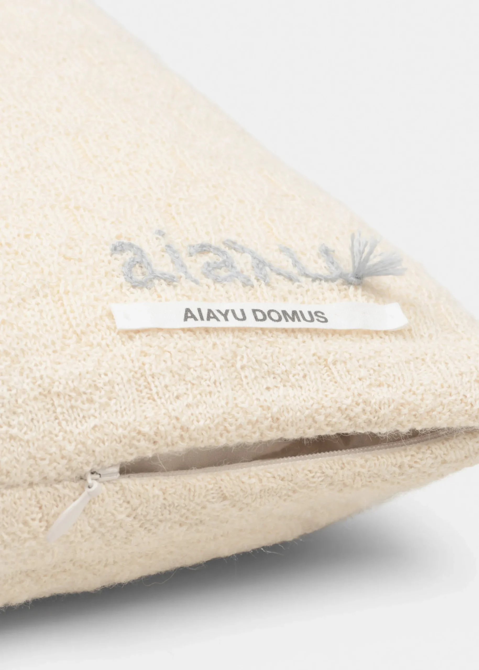 Raul llama wool pillow - 50x50