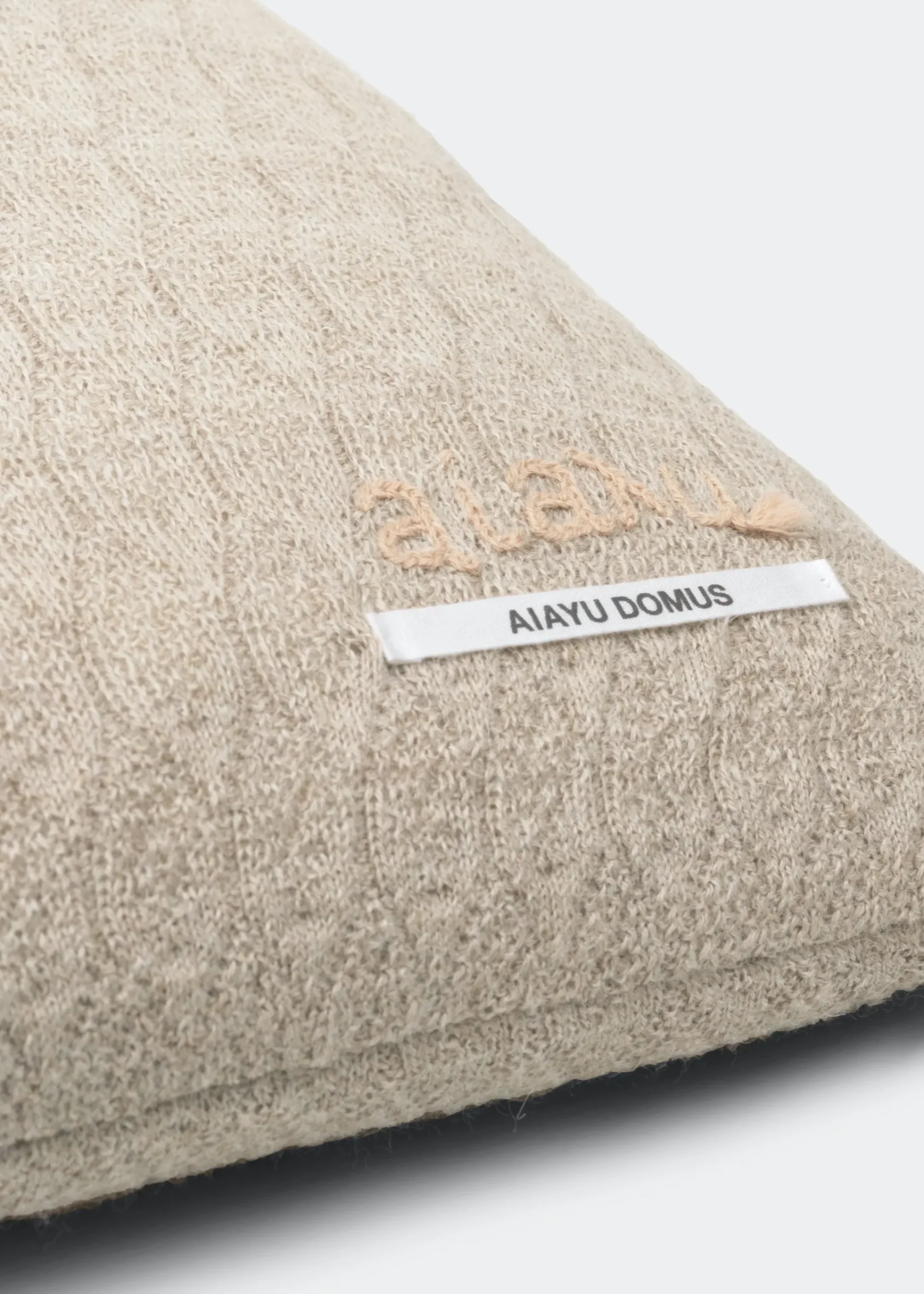 Raul llama wool pillow - 50x50