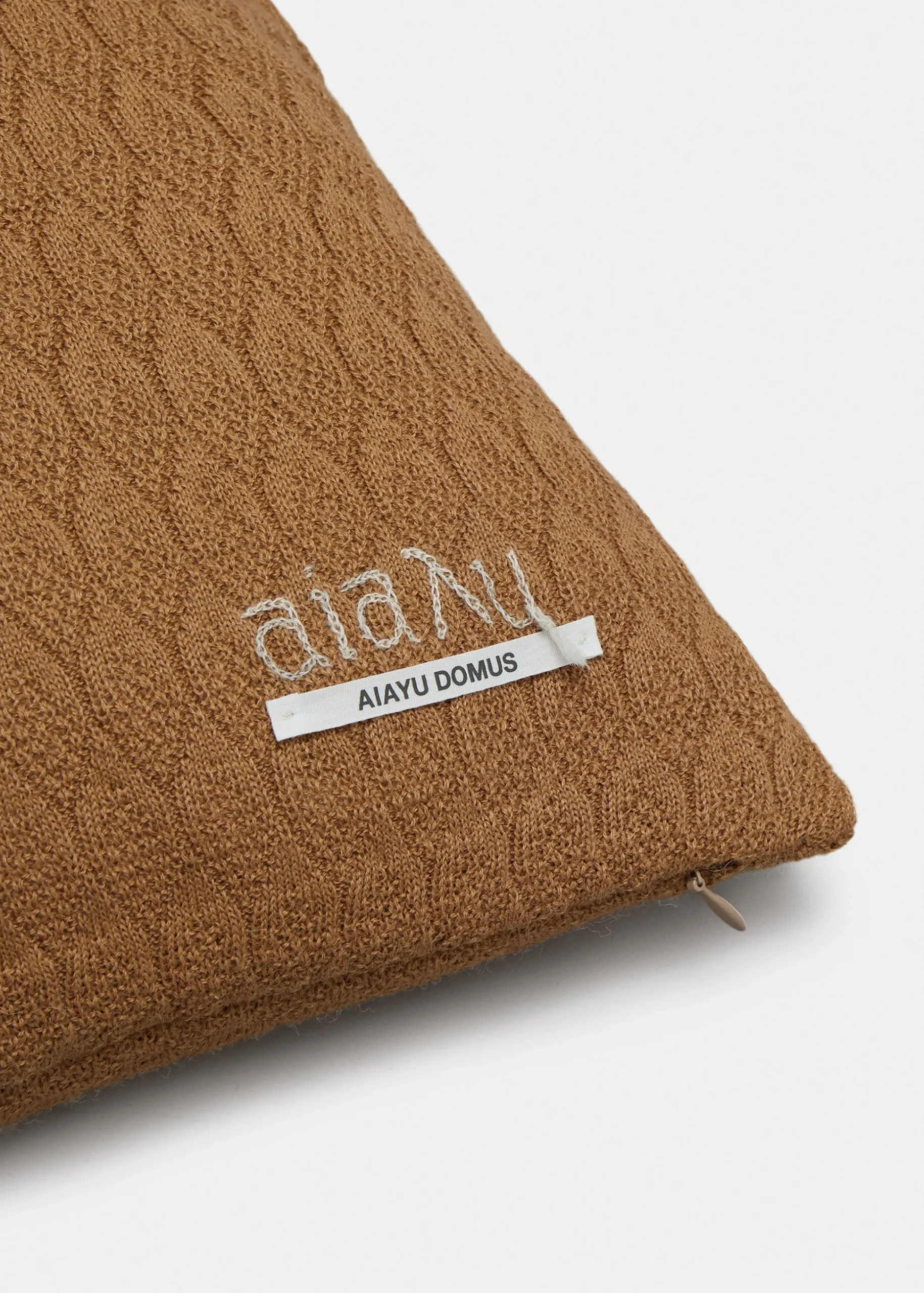 Raul llama wool pillow - 50x50