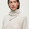 Rojo llama wool scarf